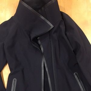 Lululemon fun stylish jacket!